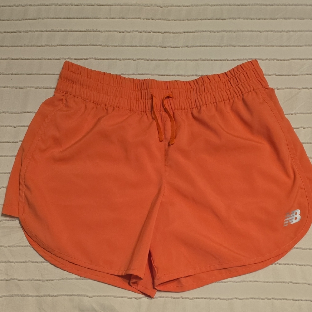 New Balance Women's Vibrant Coral Orange Athletic Shorts Unlined Medium